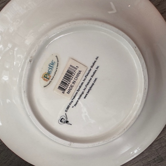 Betty Boop teacup and saucer set - Picture 4 of 4